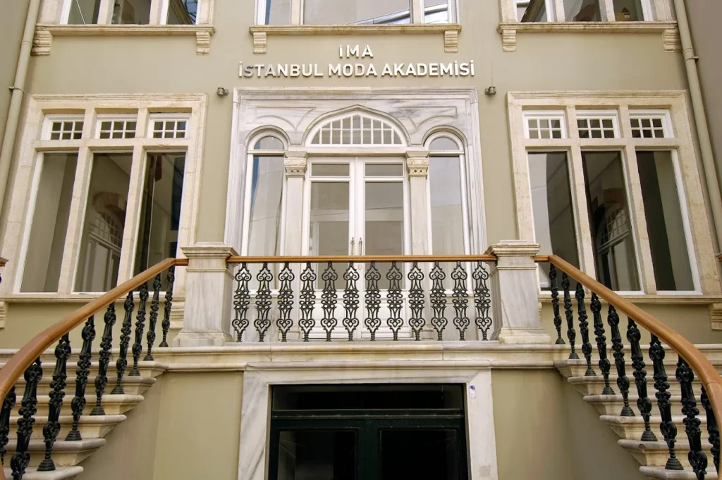 İSTANBUL MODA AKADEMİSİ