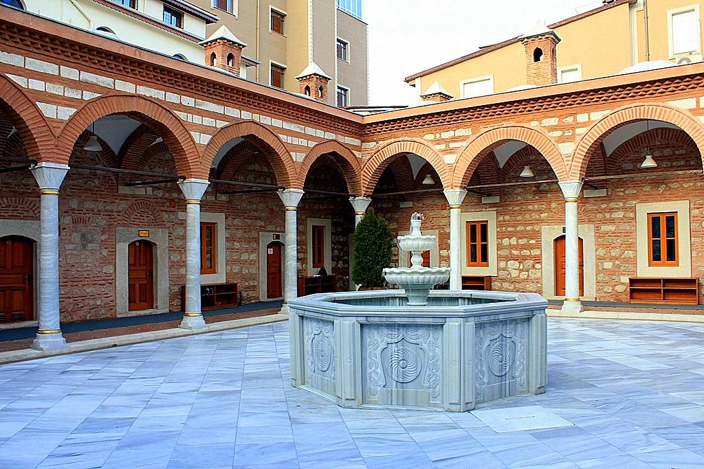 MANYASIZADE MEDRESESİ