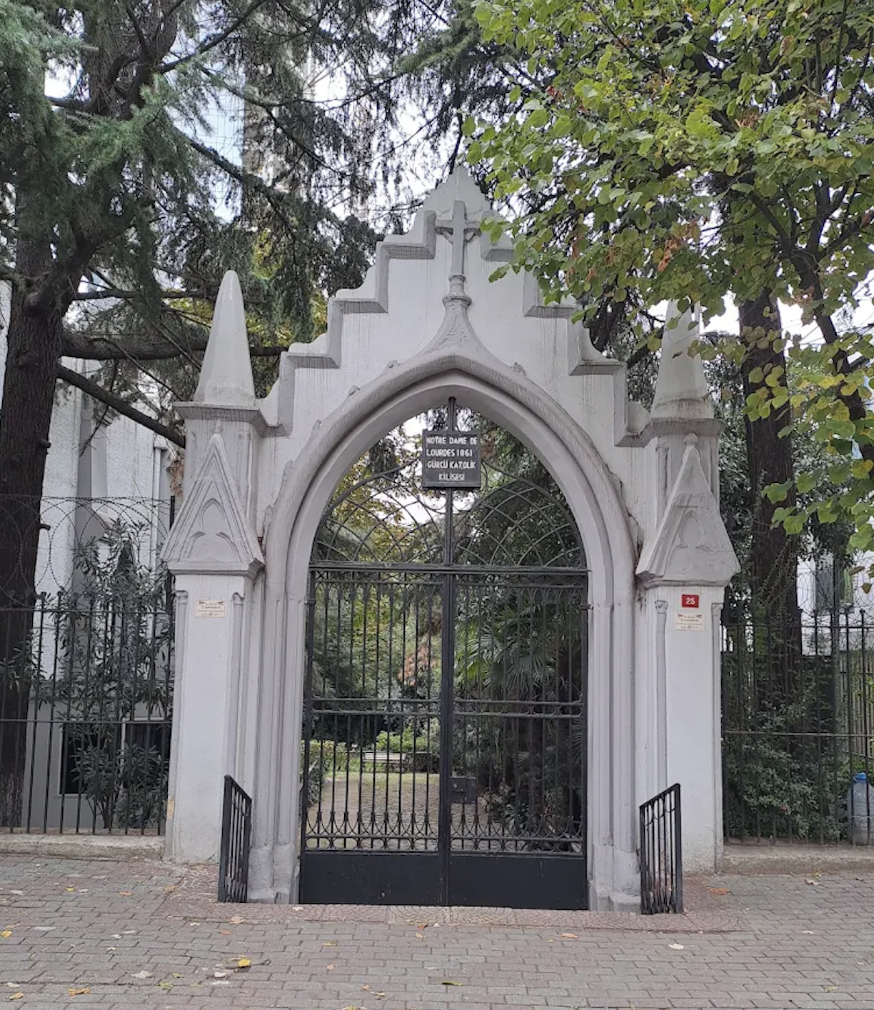 Notre Dame de Lourdes Gürcü Katolik Kilisesi