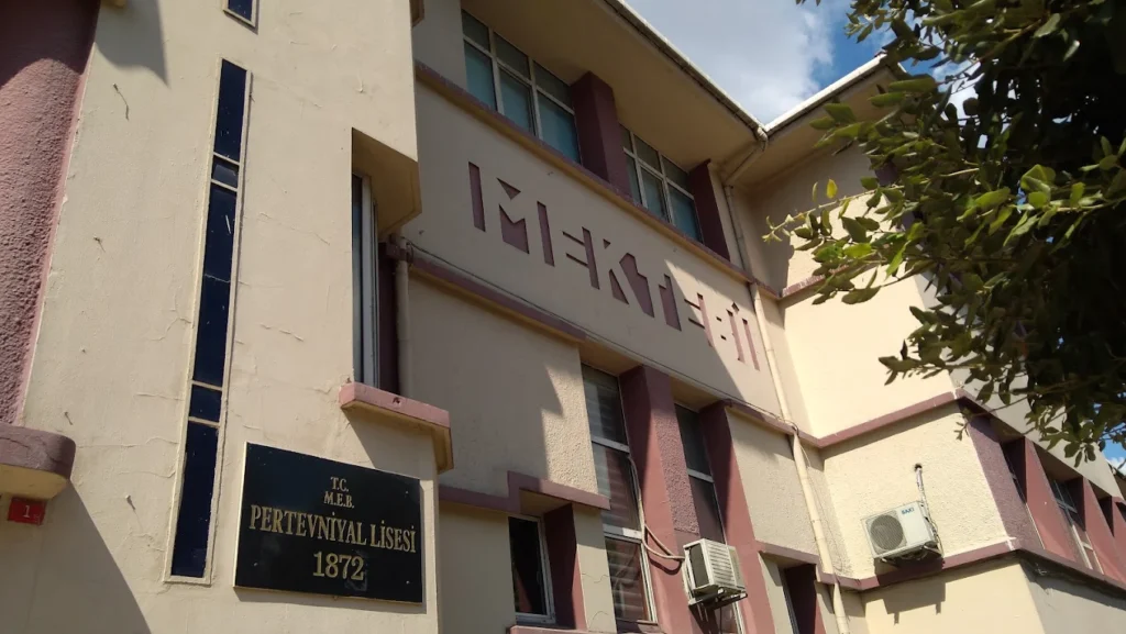 PERTEVNİYAL LİSESİ