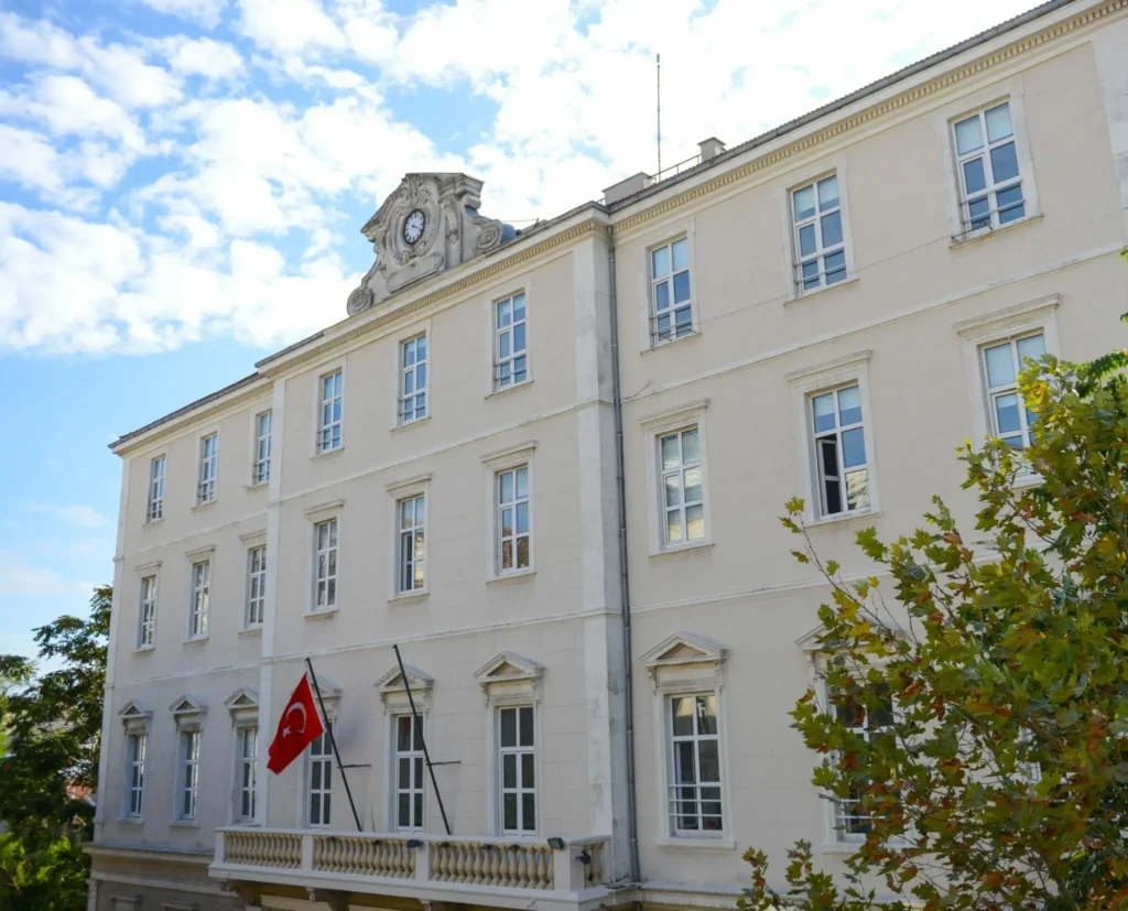 SAINTE PULCHERIE FRANSIZ LİSESİ