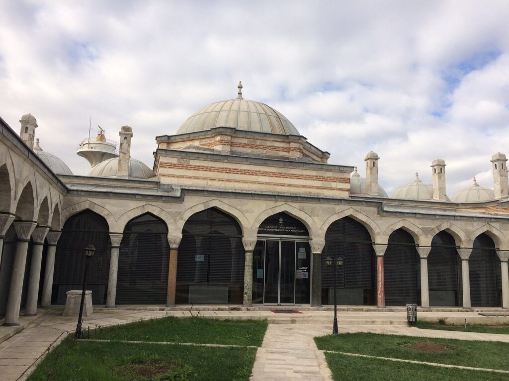 ŞEMSİ PAŞA MEDRESESİ