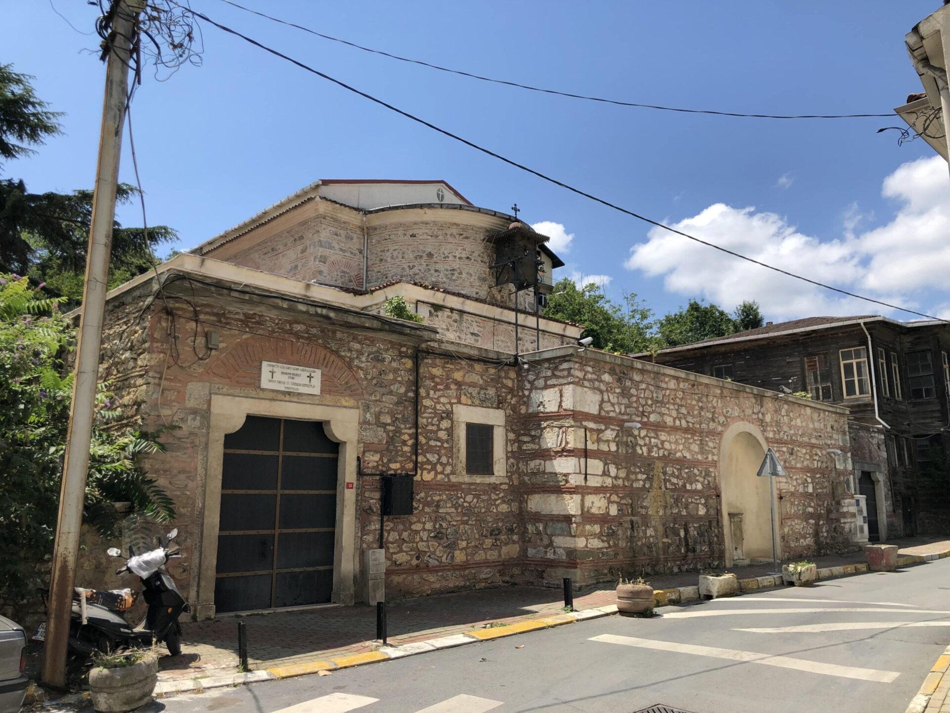 Surp Asdvadzadzin Ermeni Kilisesi