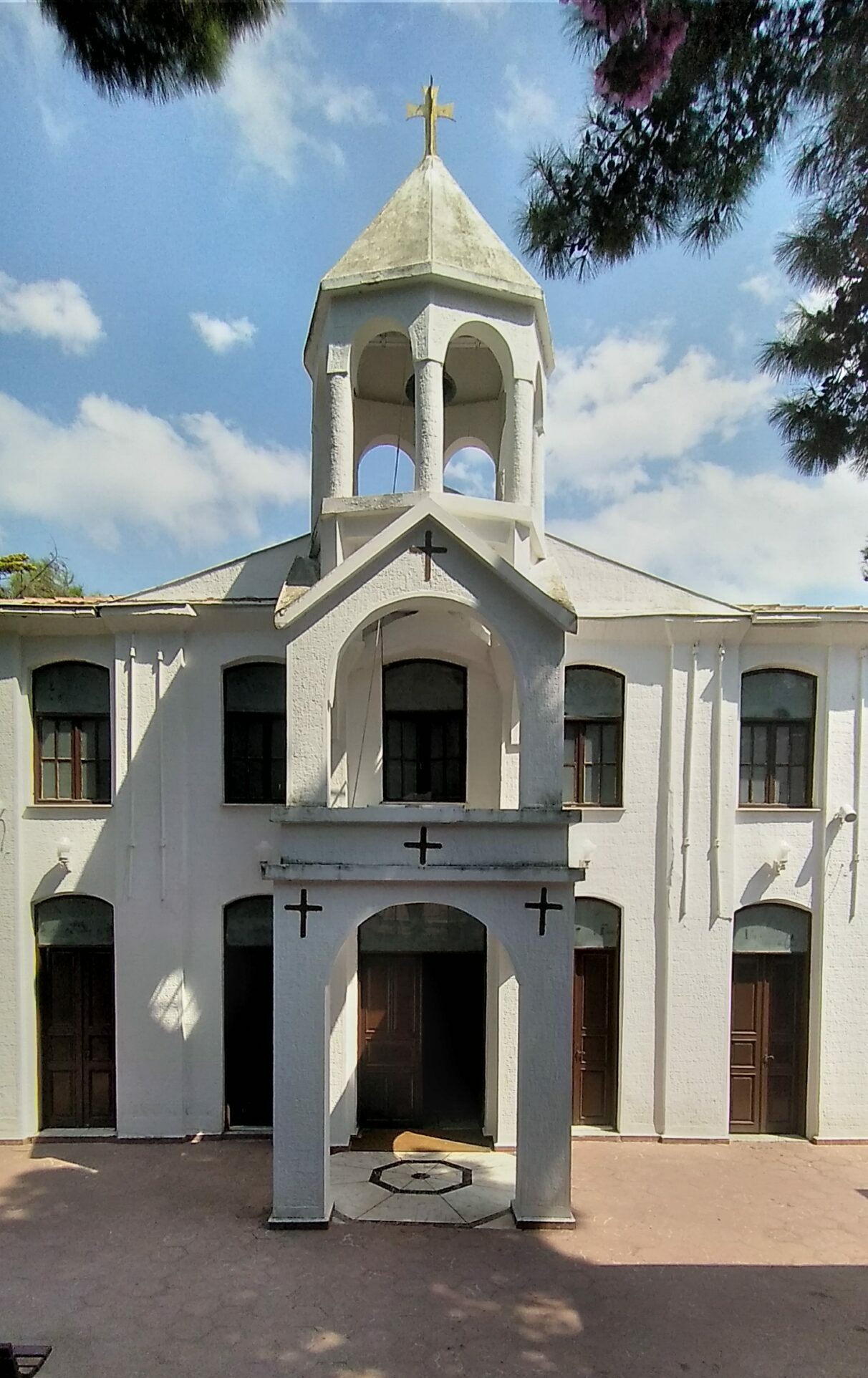 Surp Krikor Lusavoriç Ermeni Kilisesi