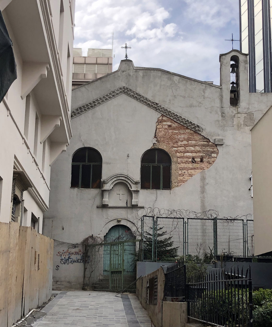 Surp Yerrortutyun Ermeni Kilisesi