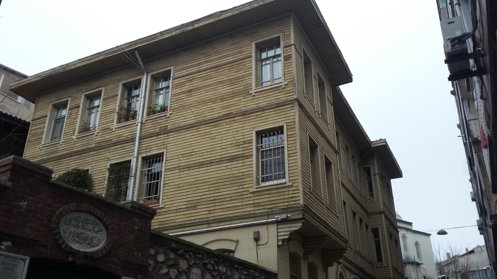 ÜMMÜ KENAN TEKKESİ