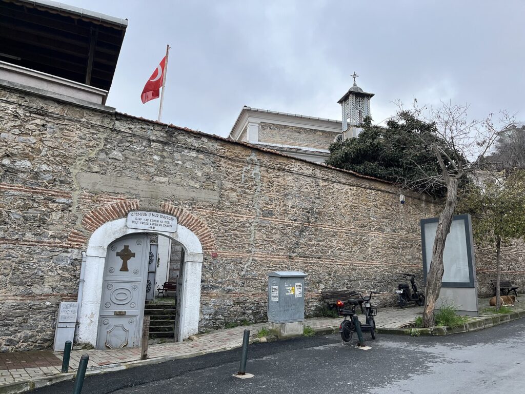 YEREVMAN SURP HAÇ ERMENİ KİLİSESİ